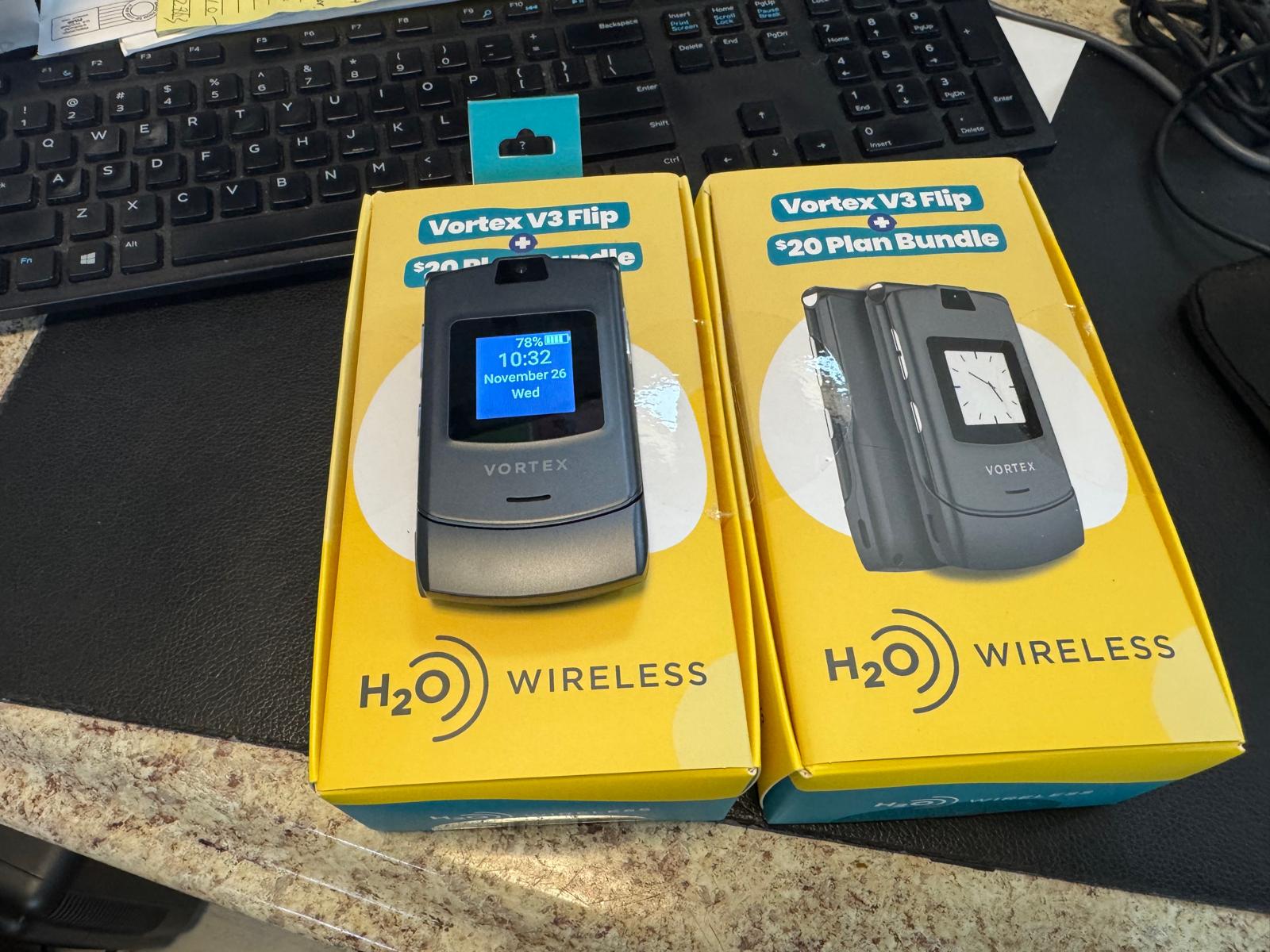 兩盒 Vortex V3 摺疊手機,附 H2O Wireless 方案